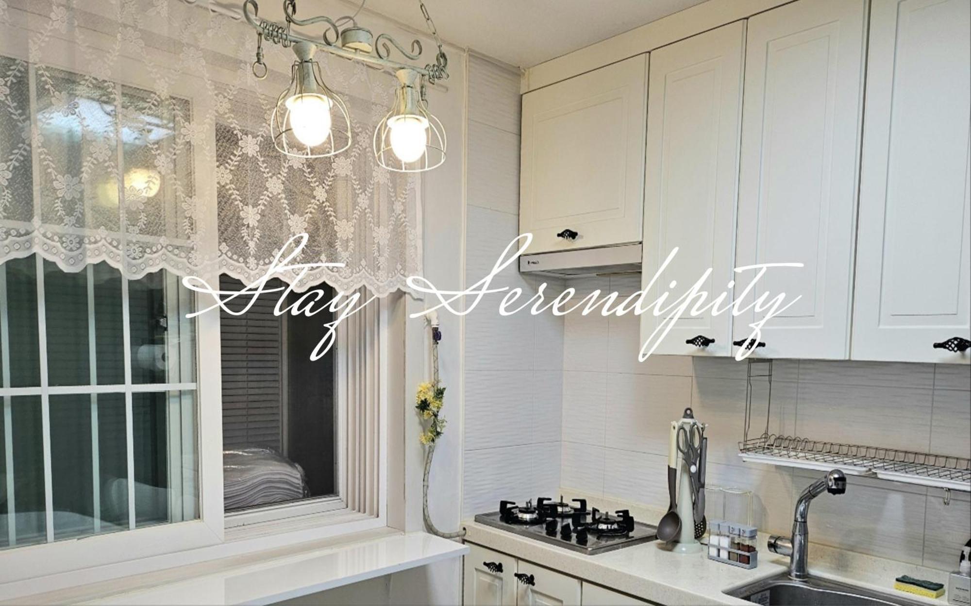 Serendipity,gimpo Intl's Airport,songjeong Station Apartment Seoul